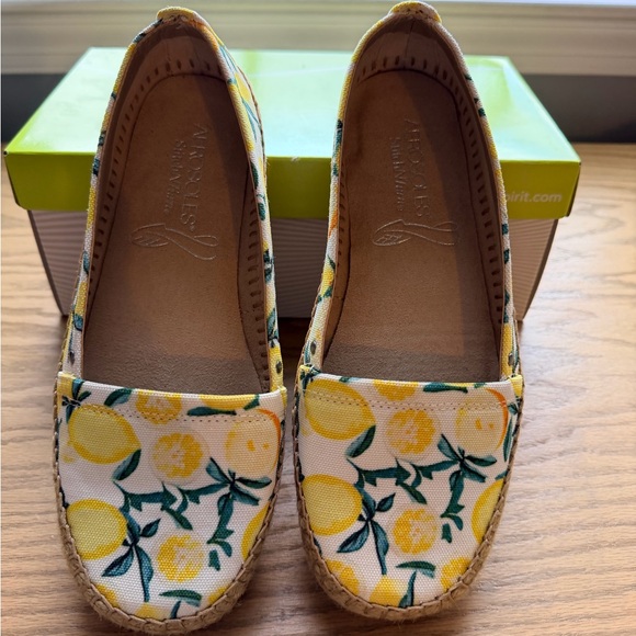 Easy Spirit Shoes - Easy Spirit Yellow and White Lemon Print Flats